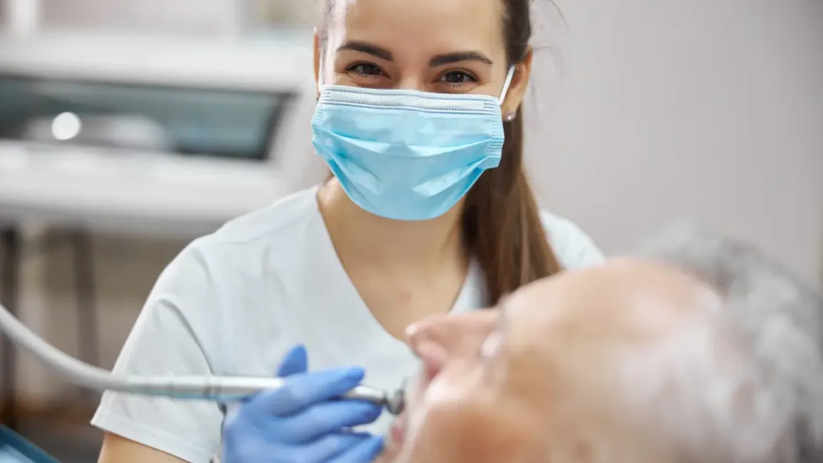 Periodontologia w Krakowie – skuteczne leczenie chorób dziąseł i przyzębia