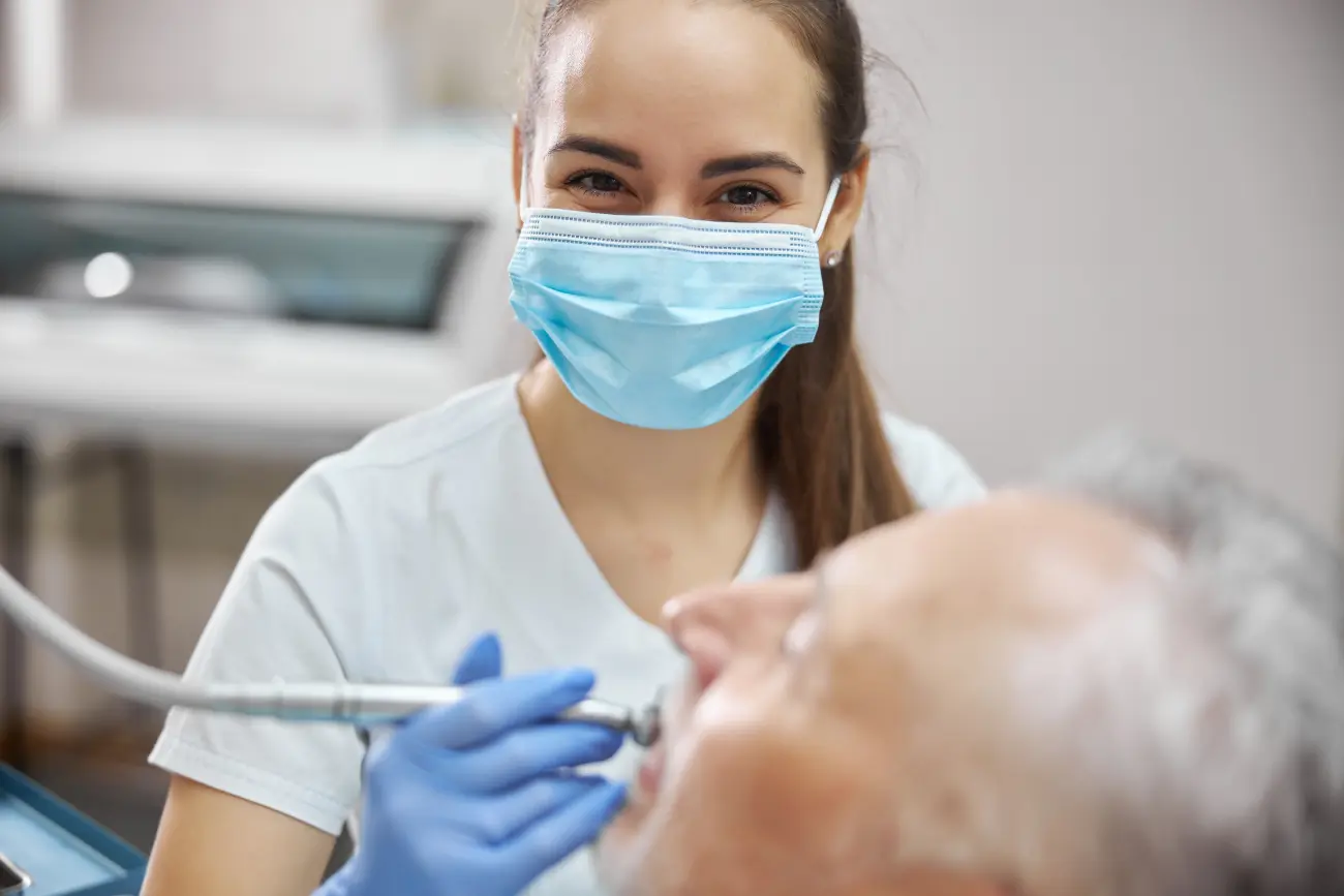 Periodontologia w Krakowie – skuteczne leczenie chorób dziąseł i przyzębia